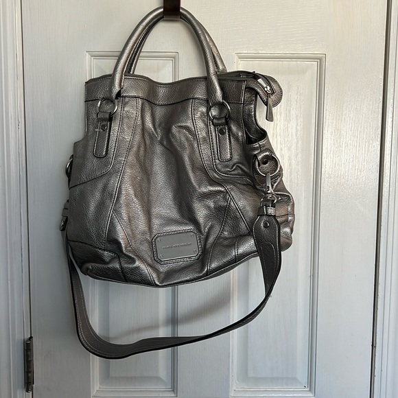 Dana Buchman faux leather silver bag - Picture 1 of 11